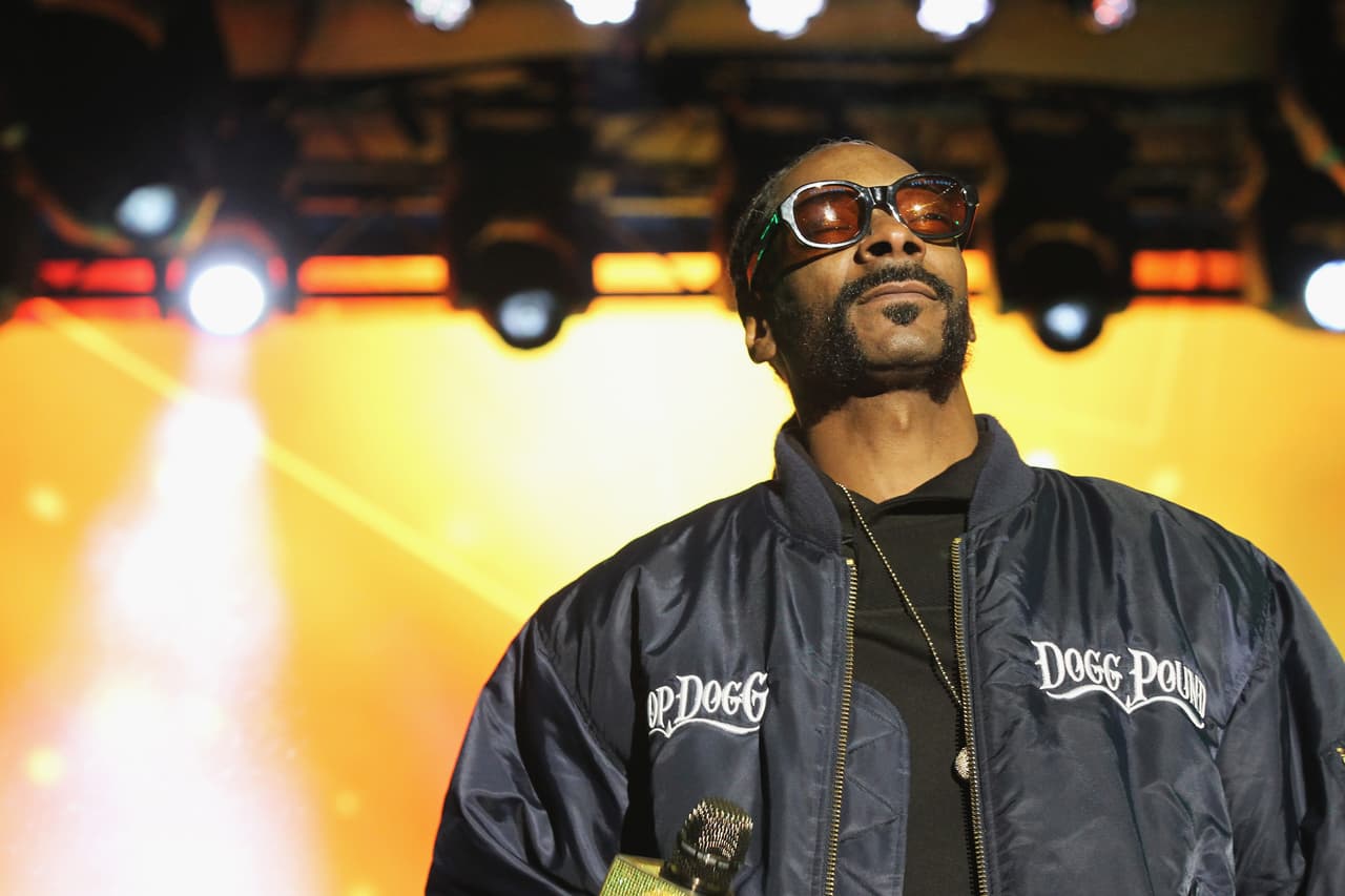 NEW YORK, NY - MAY 03: Snoop Dog performs onstage at the AOL NewFront 2016 at Seaport District NYC on May 3, 2016 in New York City. (Photo by Bennett Raglin/Getty Images for AOL)
