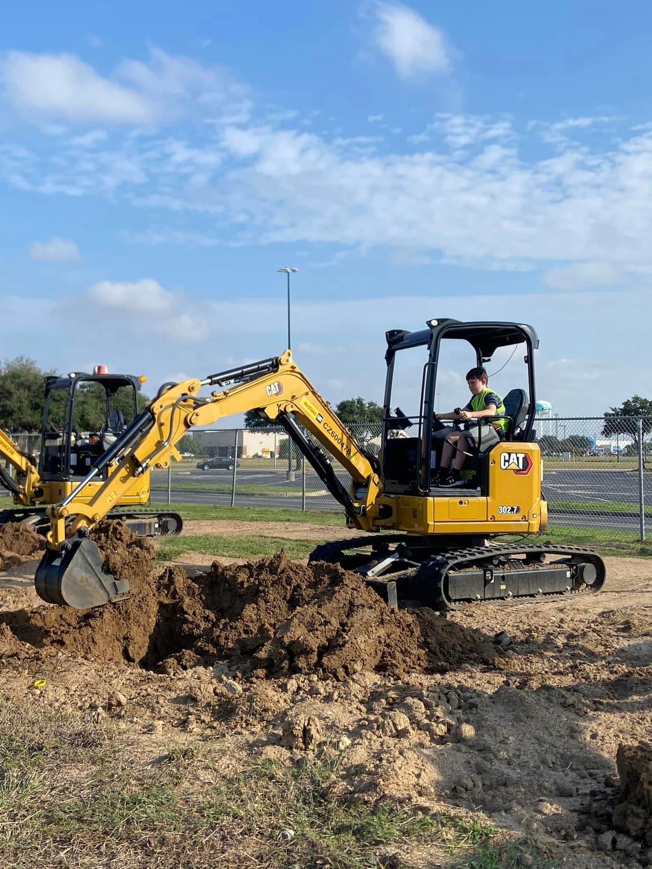 <h2 class="cms-H2-H2">Atracciones en Dig World </h2>
<br>
<br>La atracción favorita de todos: la excavadora. Los pequeños pueden subirse, conducirla y remover la tierra como expertos en construcción.