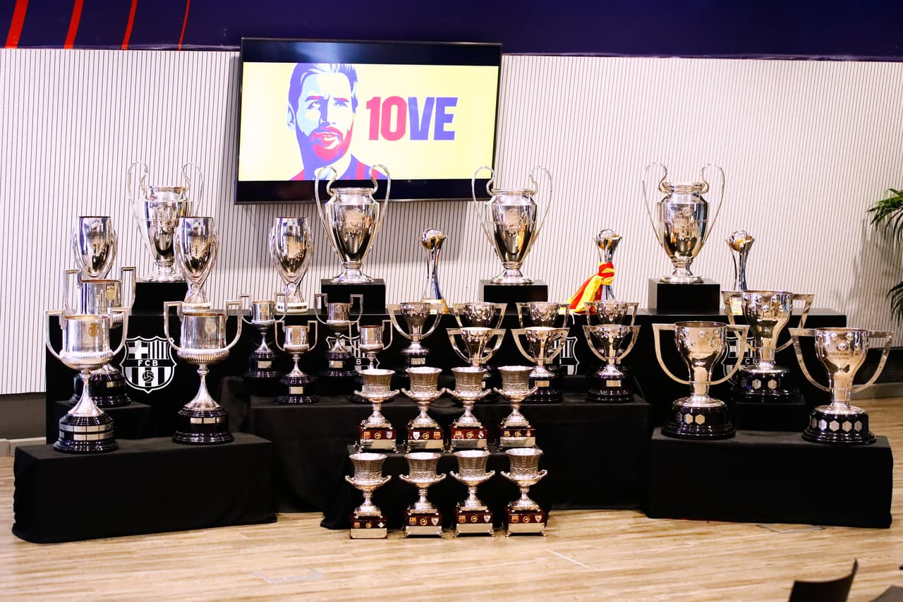 ADIÓS DE MESSI - Con todos sus 35 trofeos ganadores y entre lágrimas, Lionel Messi cerró una etapa de más de 20 años en el FC Barcelona, donde habló de su posible futuro con el PSG y sus mejores momentos en el club.
