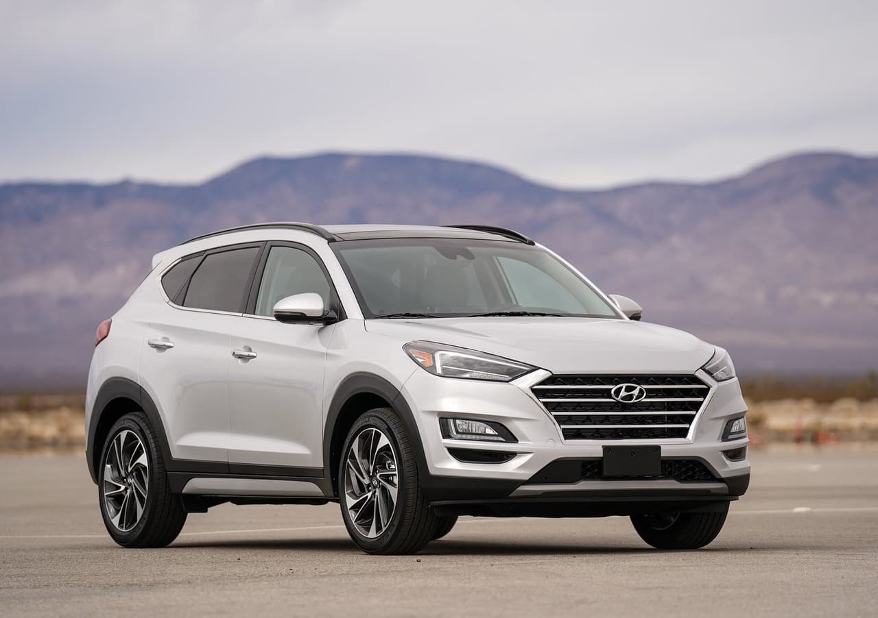 <h3 class="cms-H3-H3"><b>11 - Hyundai Tucson</b></h3>
<br>
<br>
<b>Compañías de alquiler:</b> +1.2%
<br>
<b>Concesionarios virtuales:</b>+0.6%
<br>
<b>Concesionarios tradicionales: </b>+0.9%
<br>
<br>
<b>Lugar con el mejor precio:</b> concesionarios virtuales