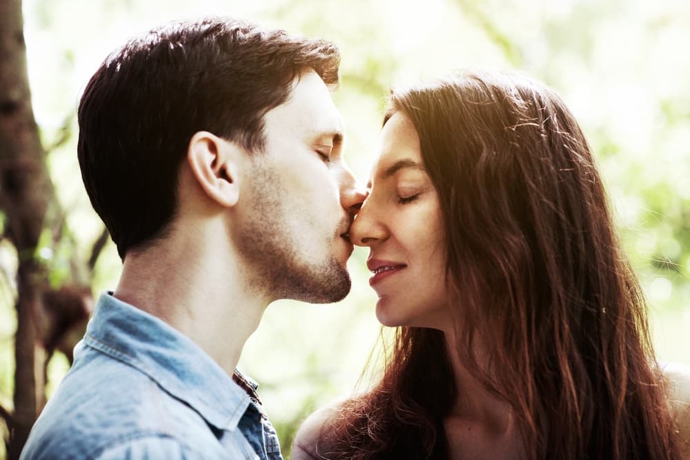 <b>La conjunción de Venus-Júpiter y el amor en Cáncer</b>
<br>
<br>
<b>Tu sensibilidad está a flor de piel</b>
<br>Estarás sumamente sensible bajo el efluvio de la conjunción por lo que es recomendable que no saltes enseguida a conclusiones, no vayas a tomar las palabras que escuches de forma personal sino más bien opta por la ecuanimidad porque las apariencias pueden ser engañosas, pero con tu sensibilidad e intuición exquisitas verás la diferencia entre la mentira y la verdad.