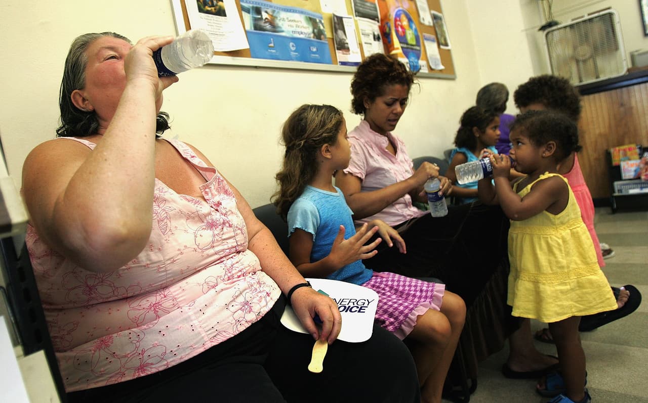 Un claro ejemplo está relacionado con las casas en las que vivimos. Por ejemplo, si vives en una casa o edificio con 70 años, construidos en la década de los 30’s, es muy probable que el diseño de estas estructuras no está adaptado a temperaturas tan calurosas como las reportadas entre 2019 y 2022.