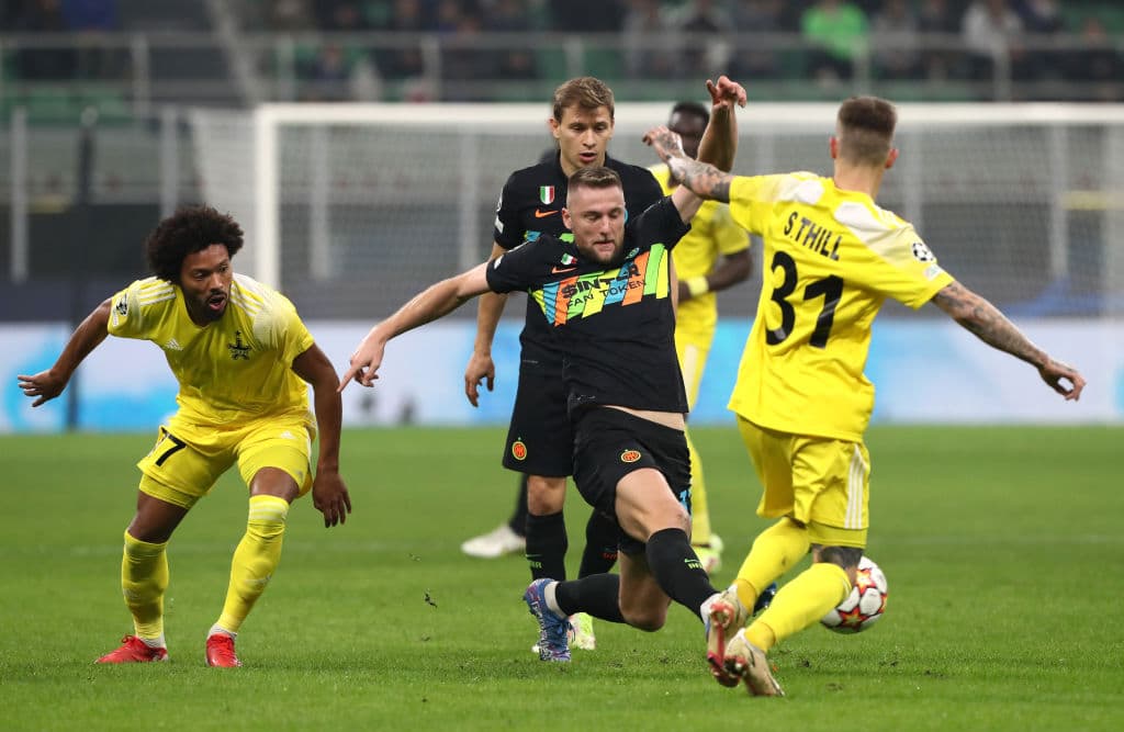 Ajax pasa por encima del Borussia Dortmund y golean 4-0, Inter no quiere tener la misma suerte que el Madrid y vencen 3-1 al Sheriff y el Porto continúa en la pelea por su pase a los octavos de final luego de vencer por lo mínima (1-0) al Milan.