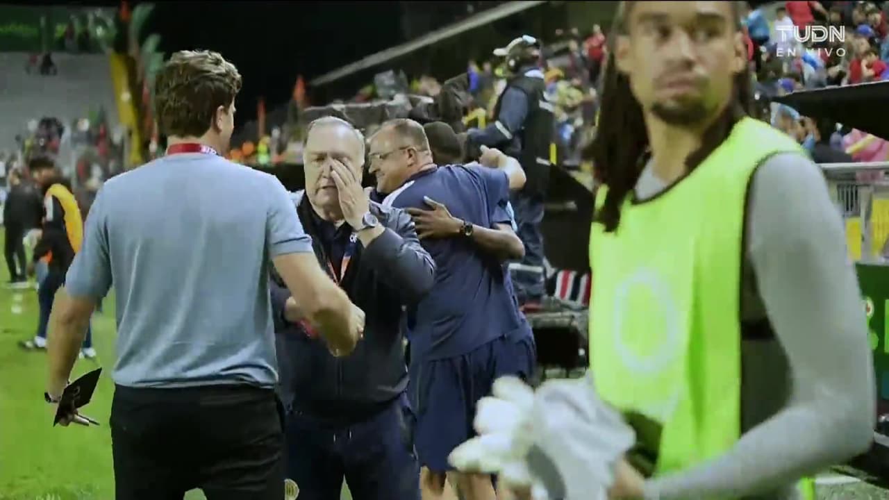 ¡Rompe en llanto! Dick Advocaat conmovido por la épica remontada de Curazao