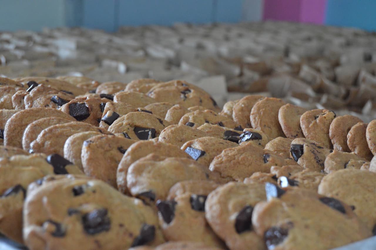 Más de mil personas afectadas por el huracán Irma en Loíza han pasado por el Boys & Girls Club del barrio Medianía Alta para buscar su plato de comida caliente elaborado por más de 30 chefs de toda la isla coordinados por la Chef Marilyn.