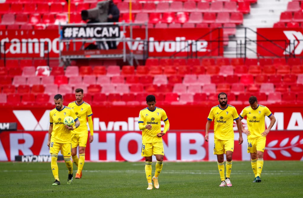 Sevilla aprovechó la localía y goleó al sorprendente Cádiz 3-0. Los de Lopetegui llegaron a 36 unidades y Cádiz se quedó con 24.