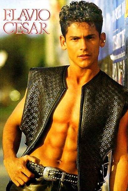 Este galán desmayaba a las adolescentes pero desapareció de la pantalla chica.