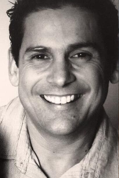 Flavio César dijo en una entrevista para el programa "Palabras de vida" que se alegra de haber llegado "a los pies de Cristo" porque la vida del espectáculo le dejaba "un gran vacío".