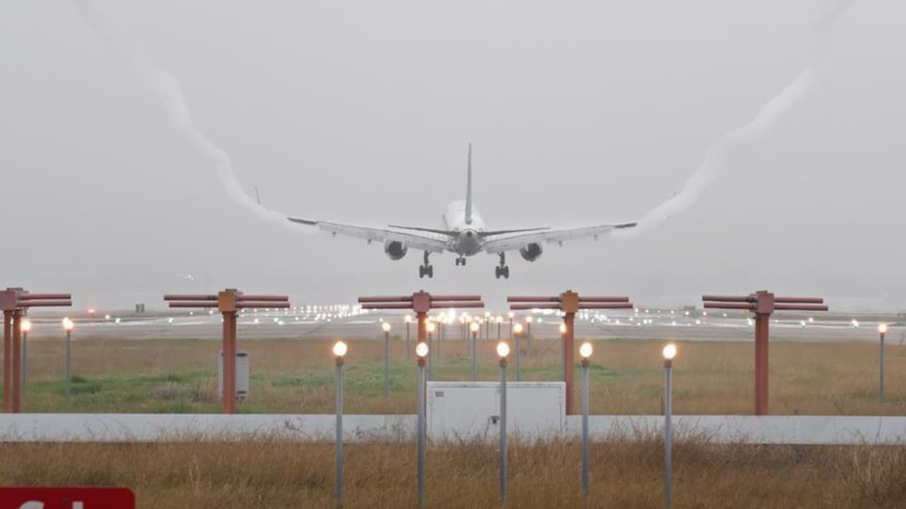 Tormenta invernal provoca cientos de vuelos cancelados en Houston