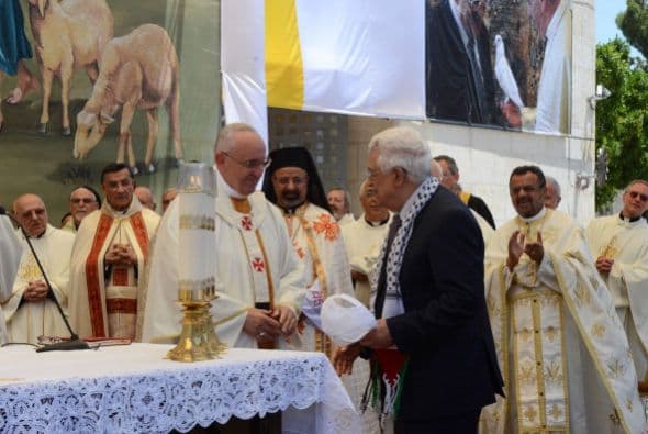 El presidente Mahmud Abbás participó en la misa celebrada por el papa Francisco.