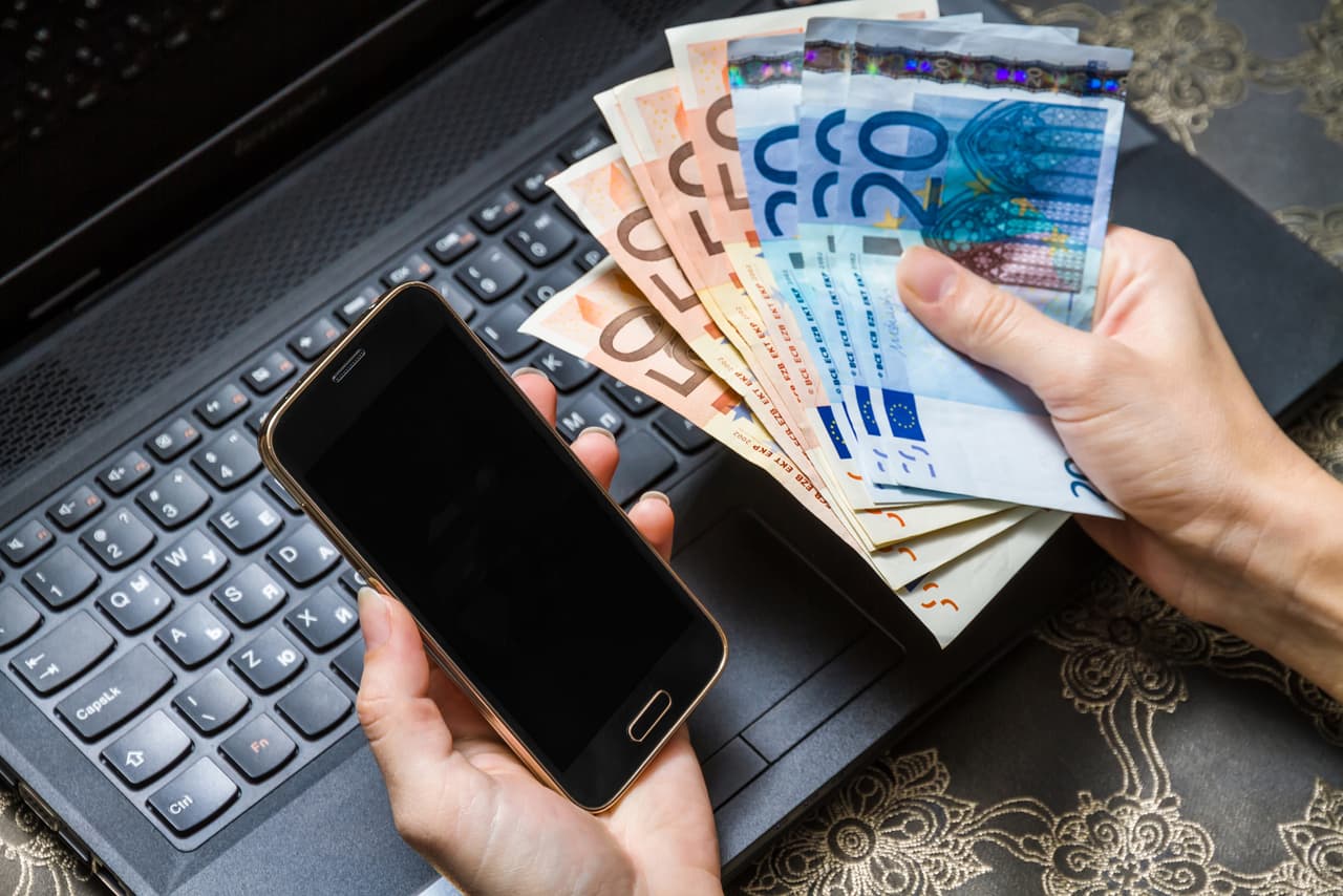 <b>Trabajos temporales de vacaciones, </b>los solicitantes de empleo deben tener cuidado con las estafas destinadas a robar dinero e información personal de los aplicantes. Esté atento a las oportunidades que parecen demasiado buenas para ser verdad. Obtenga más información antes de considerar una de estas ofertas.