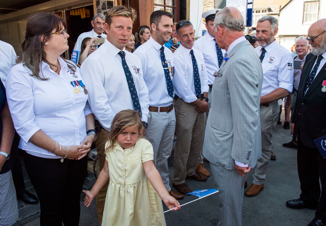 Aunque esta nena definitivamente no estaba nada emocionada de ver al príncipe. ¡Pobrecita!