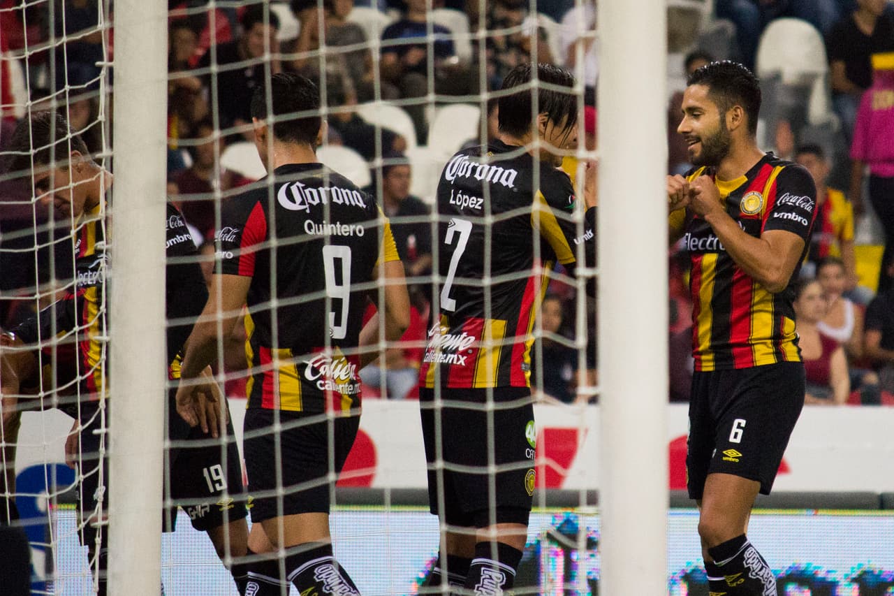 Roberto Carlos Juárez se encargó de devolverle la ventaja a los Melenudos al marcar el 2-1 en favor de los de casa a los 35 minutos en un juego de ida y vuelta.