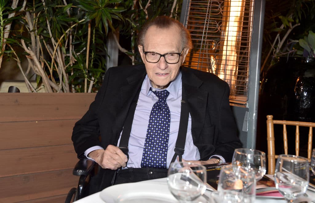 El famoso conductor de televisión Larry King, falleció víctima del coronavirus el 28 de enero. Tenía 87 años y desde los inicios del 2021, había sido ingresado al Cedars-Sinai de Los Ángeles.