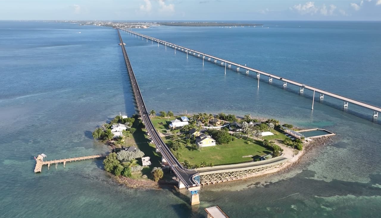 El histórico puente de las 7 millas en los Cayos de Florida será ahora un paseo para peatones y ciclistas, en medio de uno de los paisajes más bellos del estado.
<br>