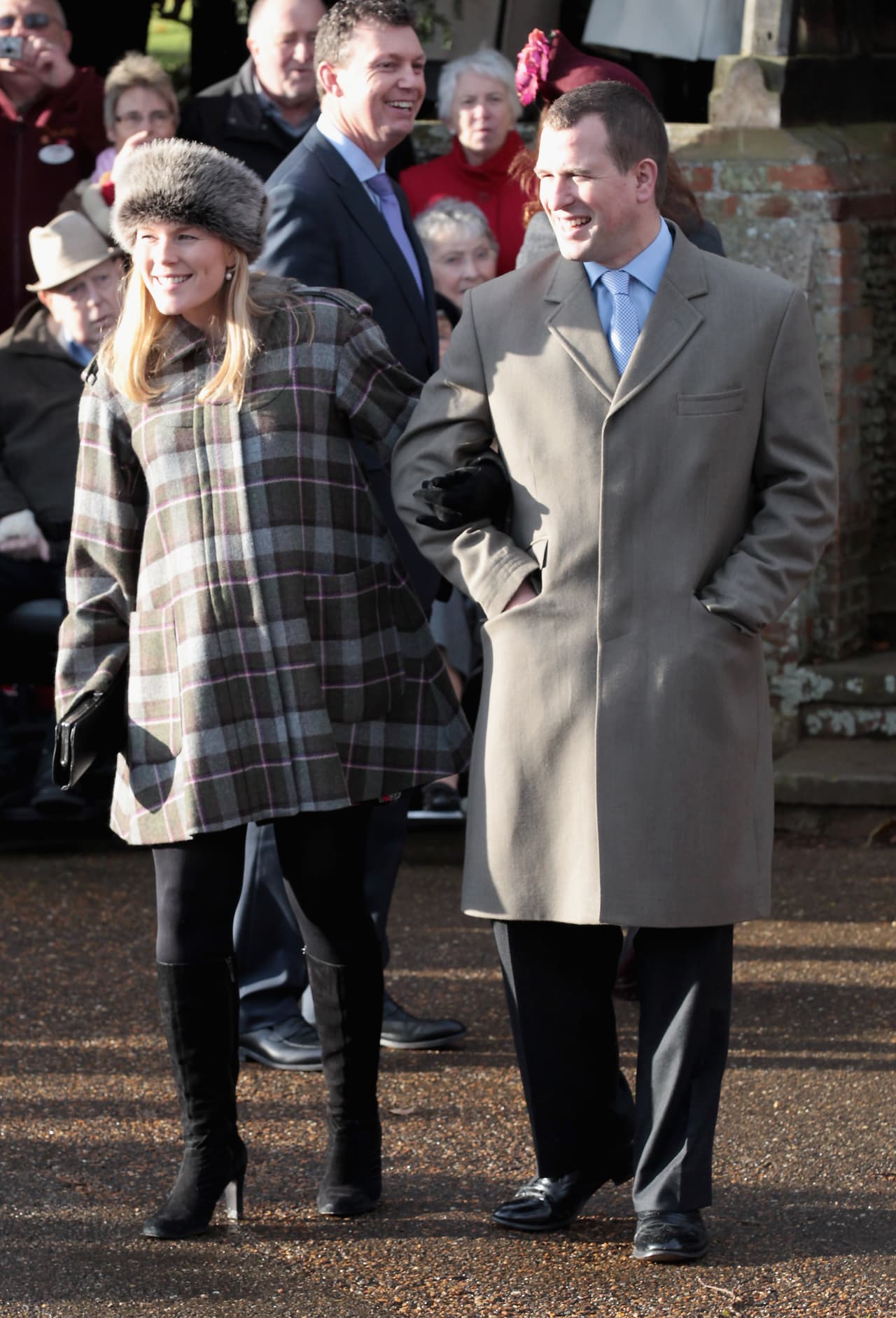 En una de las imágenes publicitarias se ve al sobrino del
<b> <a href="https://www.univision.com/temas/principe-carlos-de-inglaterra">príncipe Carlos</a></b> sosteniendo un vaso de leche frente a un palacio y en chino se agrega el mensaje: "Miembro de la familia real británica, Peter Phillips".