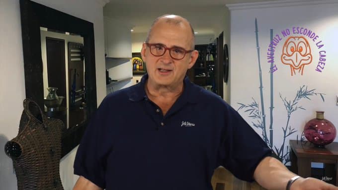 El presentador, que se hiciera famoso por conducir el programa del Canal RCN Muy Buenos Días, falleció en el Hospital Bocagrande, en Cartagena, Colombia, informó 
<a href="https://www.rcnradio.com/entretenimiento/jota-mario-valencia-el-eterno-presentador-de-colombia-fallecio-sus-63-anos" target="_blank">RCN Radio</a>.