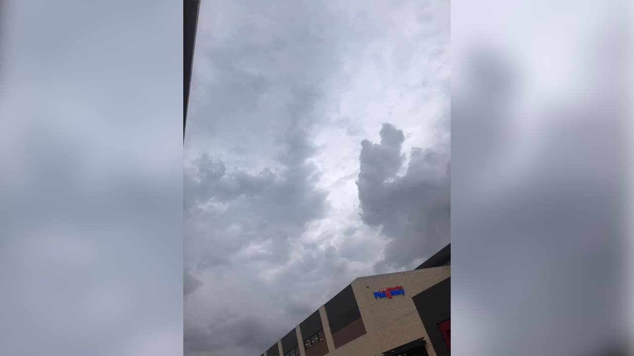 Se espera que en la madrugada del miércoles, las tormentas vuelvan a azotar el área metropolitana de Houston. Para más información 
<a href="https://www.univision.com/local/houston-kxln/posibilidad-de-lluvias-y-fuertes-vientos-para-este-miercoles-en-houston-video">mira el pronóstico aquí. </a>