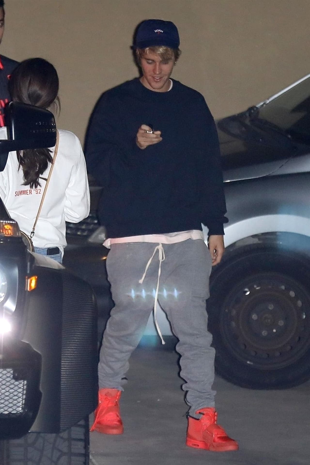 Mientras que Justin se ha dejado ver disfrutando del sol y la arena junto a su madre Pattie Mallette. 
<br>