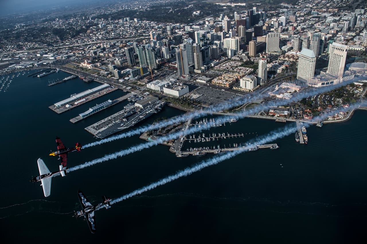 <b>San Diego:</b>
<br>En San Diego se lanzó este martes el primer programa piloto de ingreso básico garantizado, con 150 hogares en todo el condado. Los beneficiarios recibirán 500 dólares mensuales durante los próximos dos años.
<br>