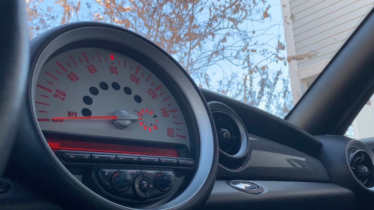 Castor explicó que los automóviles de nueva generación como los de 1985 en adelante ya no necesitan calentarse antes de manejarlos.