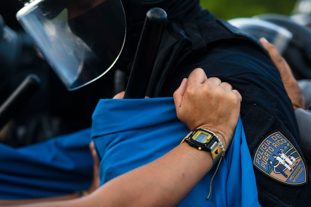 Las manifestantes también exigían energías limpias y renovables mientras pedían que el gobierno rescindiera el contrato con LUMA Energy.
<br>