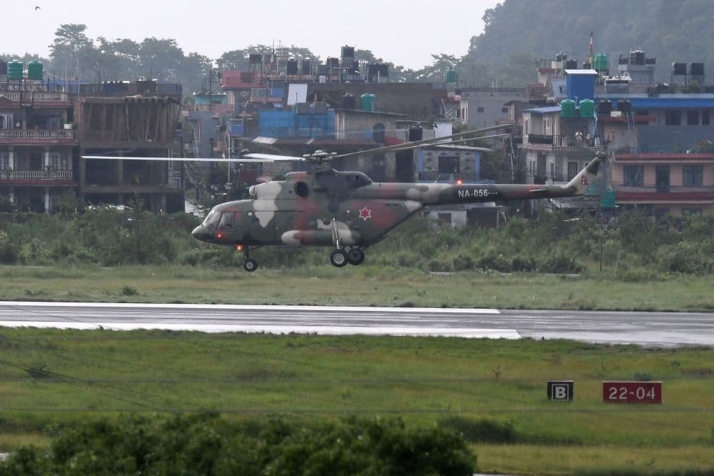 El ejército dijo que el avión se estrelló en Sanosware, en el distrito de Mustang, cerca de la ciudad montañosa de Jomsom, hacia donde se dirigía después de despegar de la ciudad turística de Pokhara, 200 kilómetros (125 millas) al oeste de Katmandú.