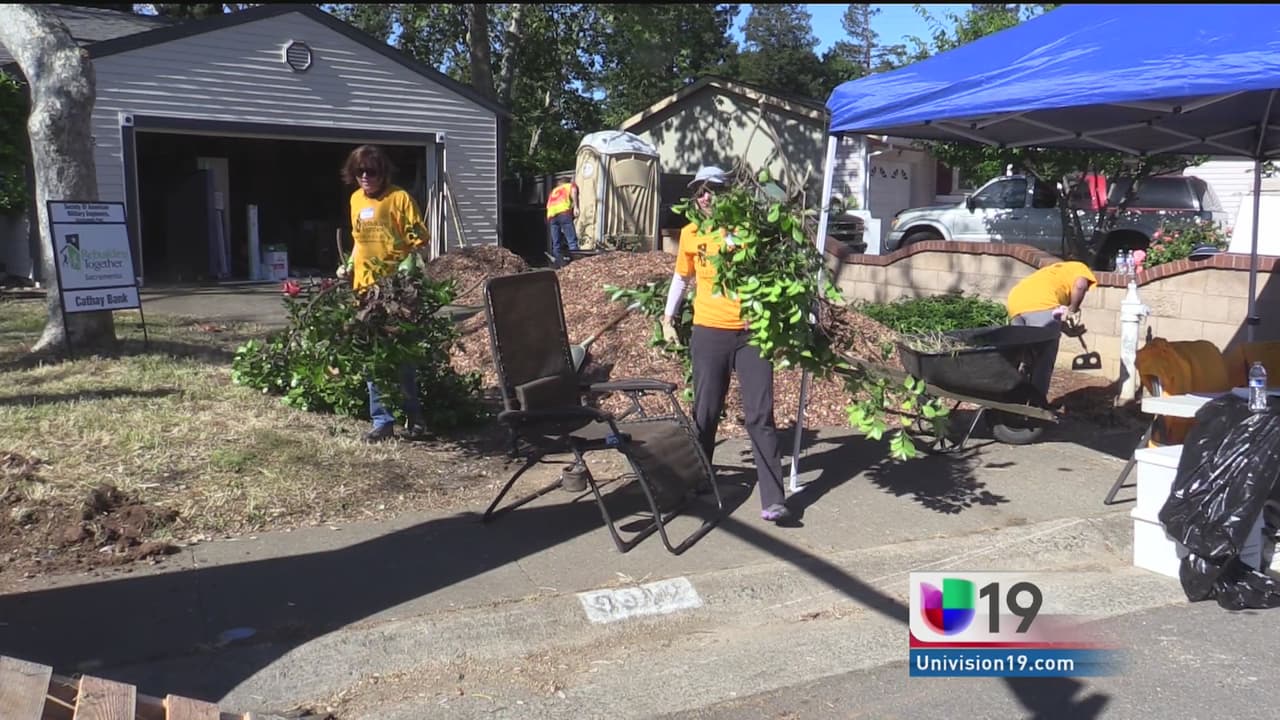 Cientos de voluntarios en Rancho Cordoba remodelaron jardines de la comunidad de Lincoln Village