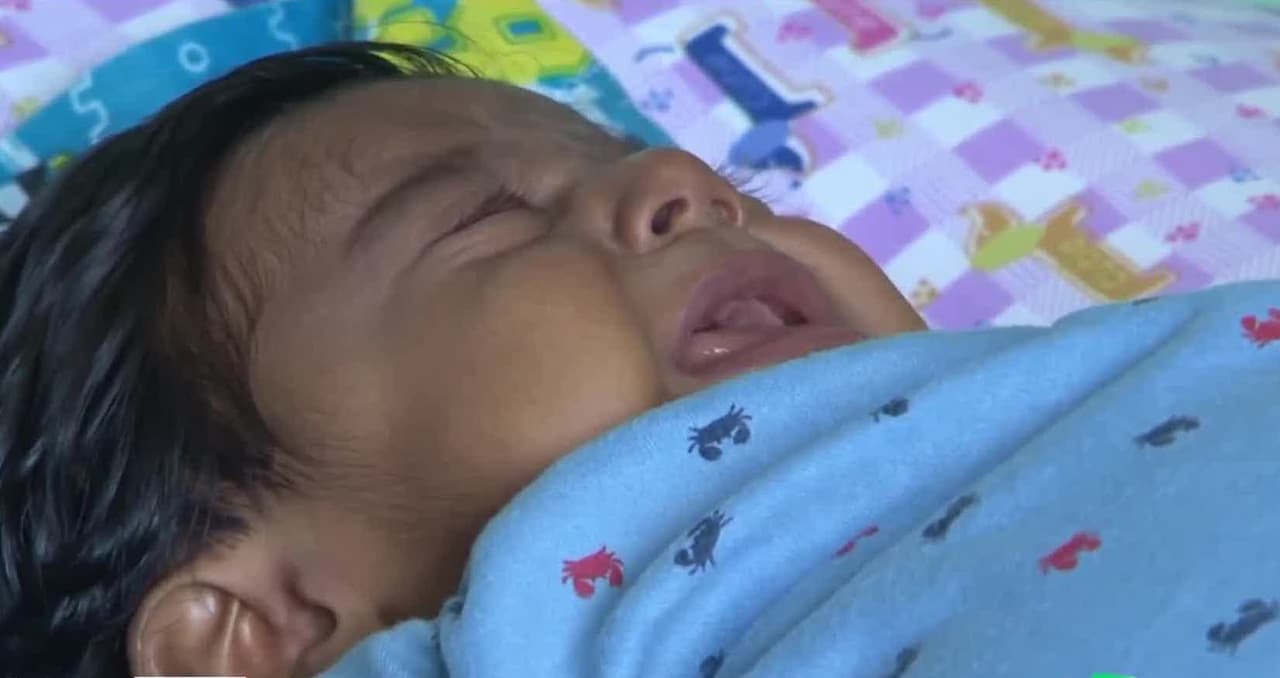 Bebé necesita un trasplante de hígado para curar la enfermedad que le inflama el abdomen