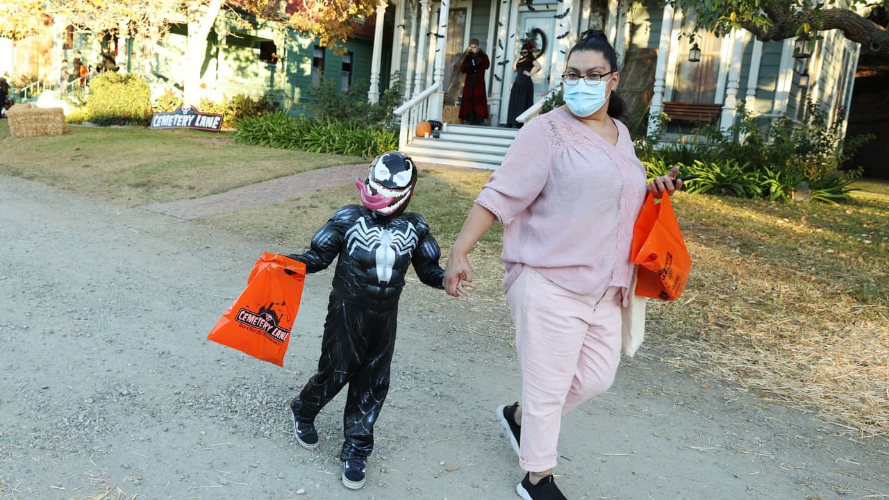 ¿Saldrás a pedir ‘trick or treat’? Sigue estas recomendaciones de la Policía para evitar accidentes