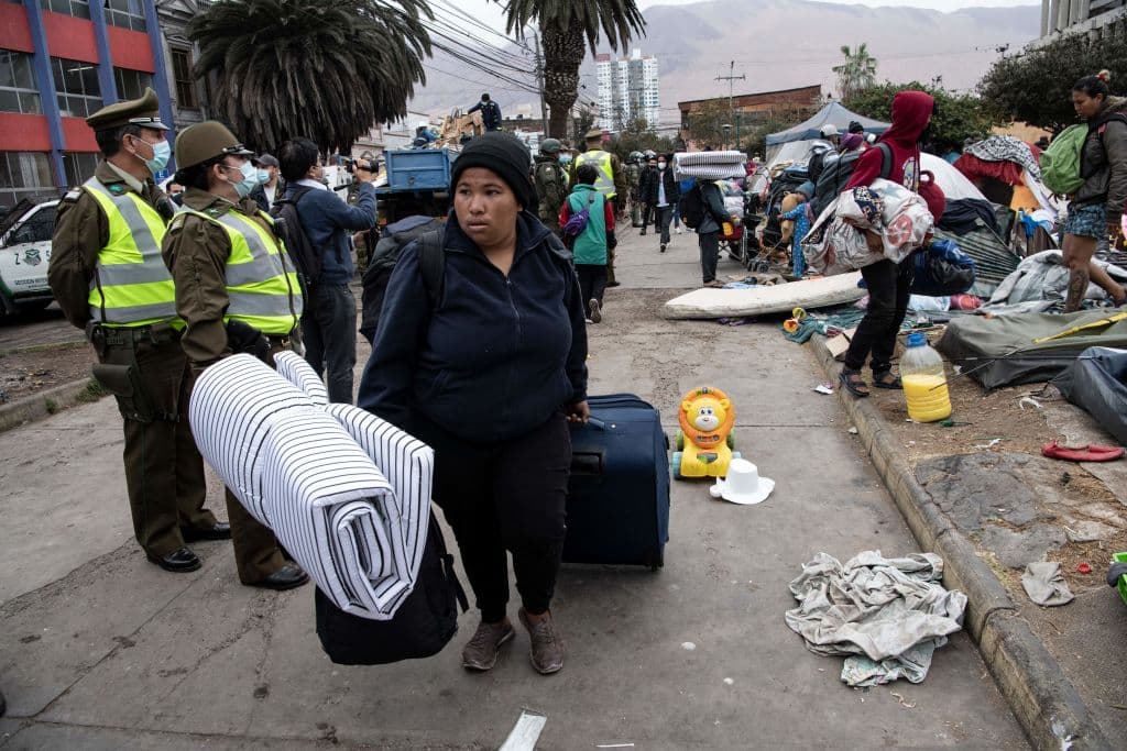 <b>La migración venezolana</b> es la principal en Chile, con el 30.7%. Le siguen
<b>Perú </b>(16.3%),
<b>Haití</b> (12.5%),
<b>Colombia</b> (11.4%) y
<b>Bolivia</b> (8.5%), según
<a href="https://www.extranjeria.gob.cl/noticias/tercera-estimacion-de-poblacion-extranjera-residente-en-chile/" target="_blank">los últimos datos ofrecidos por el gobierno. </a>