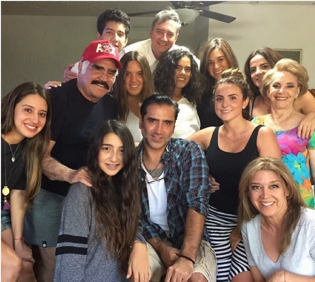 Alex seguro celebrará el día del padre rodeado de mucho amor.