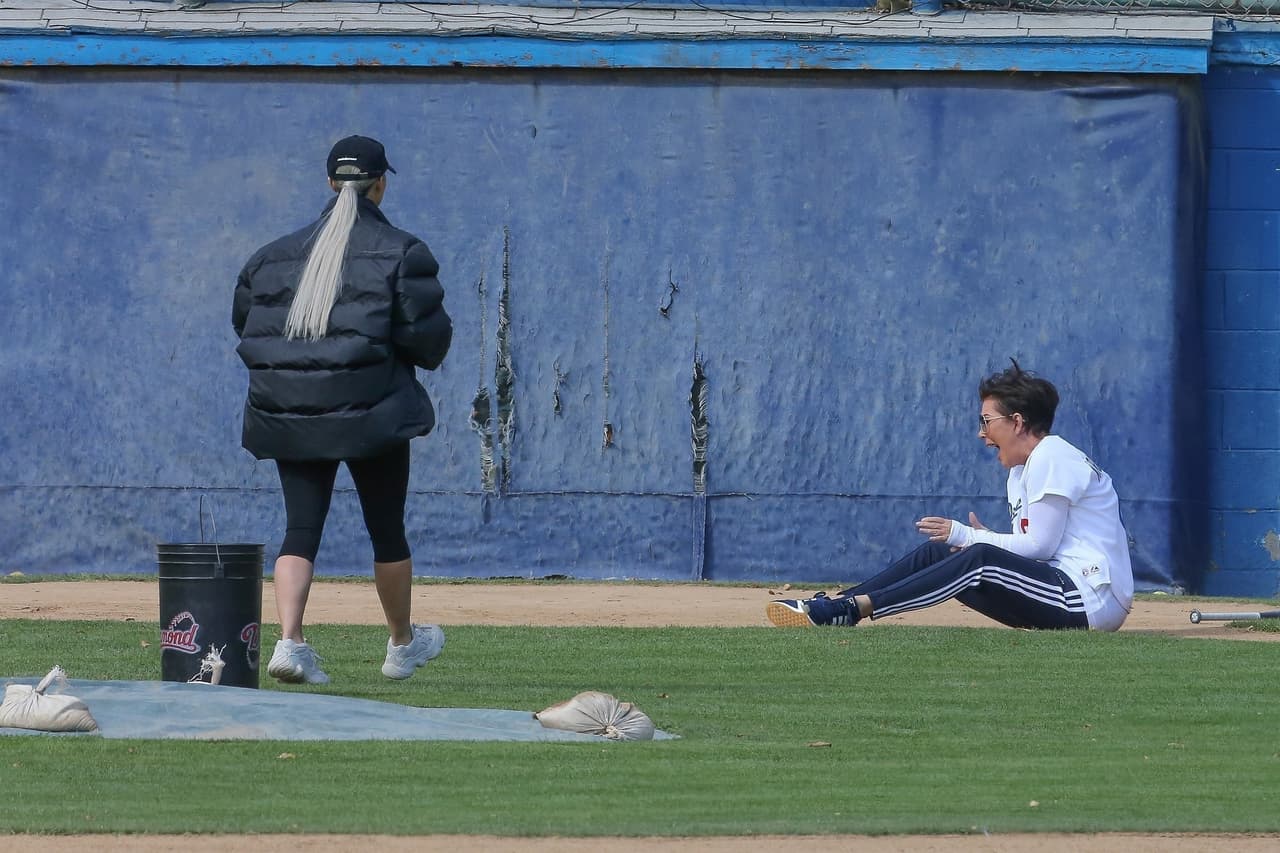 Kris Jenner en un momento que parece ilustrar su ley de vida: al mal tiempo, buena cara.