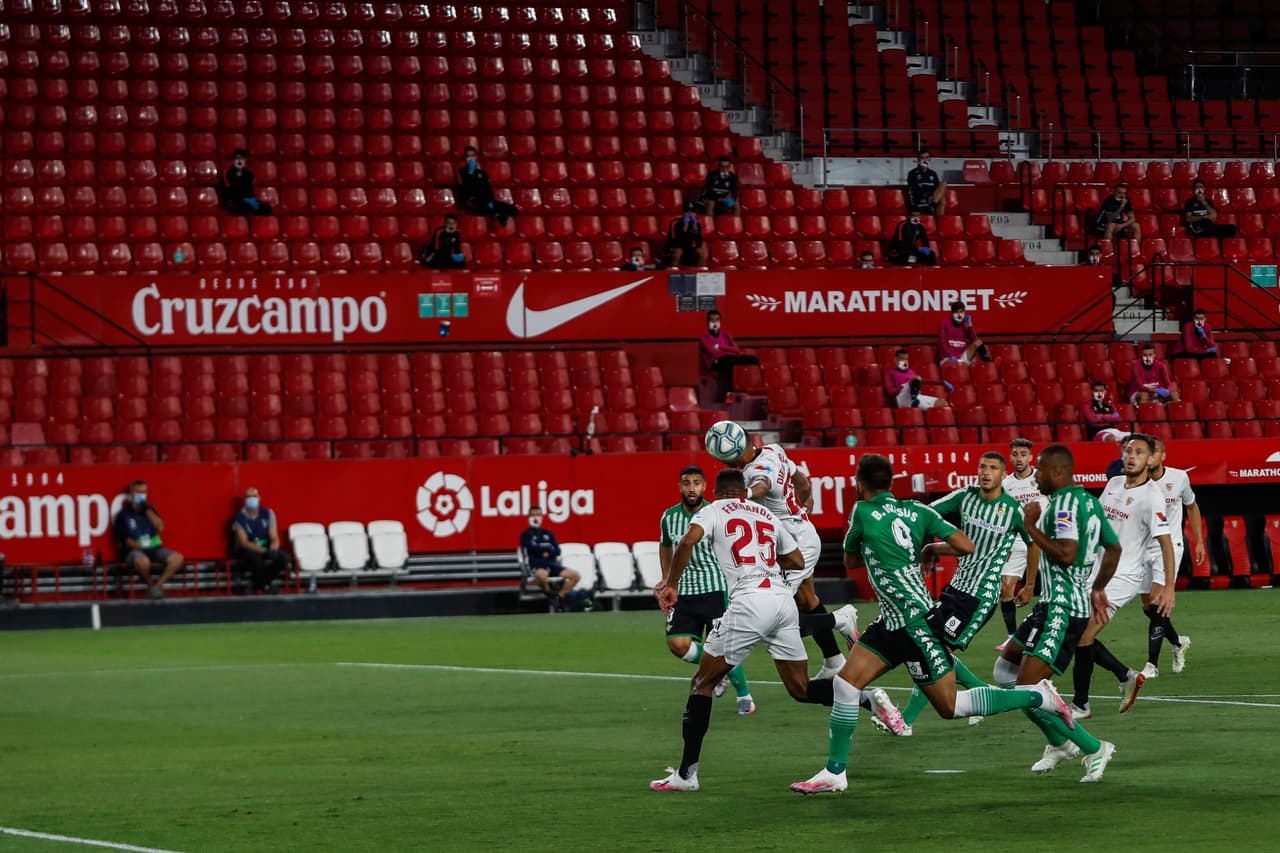 Con goles de Lucas Ocampo y Fernando, el Sevilla tiene el regrso soñado al derrotar 2-0 al Real Betis en el Derbi de Sevilla.