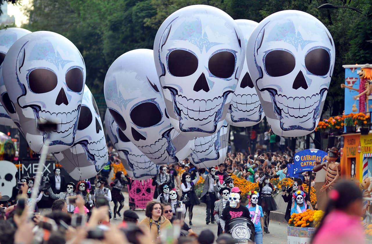 Como es tradición para el Día de Muertos, las calaveras fueron parte dominante del paisaje de las calles mexicanas.