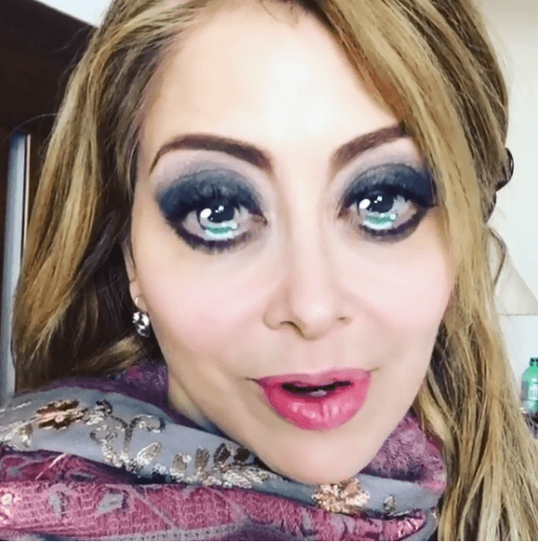 Pero en sus redes sí que se transforma. ¿Qué te parece esta imagen en la que se ve con los ojos gigantes?