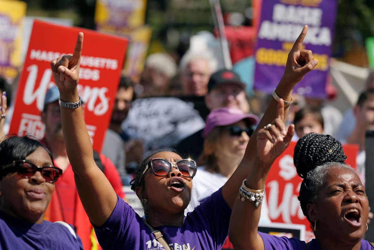 <b>Por los trabajadores (4 de septiembre).</b> El día del trabajo en EEUU (labor Day) fue una jornada de manifestaciones en varias ciudades del país. En la fotografía, trabajadores de Boston no fueron a su respectivos empleos para protestar por el aumento de sueldo mínimo a 15 dólares la hora, y por los derechos sindicales.
