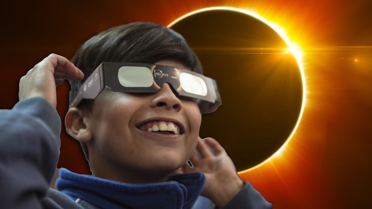 Lista de sitios en Chicago que darán lentes gratis para ver el eclipse solar 2024 