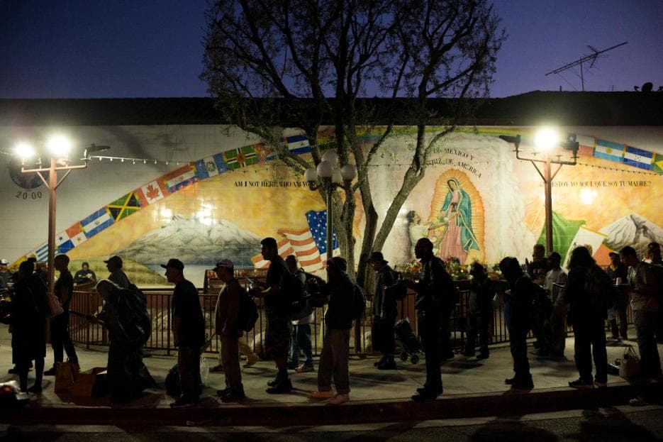 "Eran prisioneros": la iglesia que reclutaba a indigentes para forzarlos a pedir limosna y robarles su dinero 