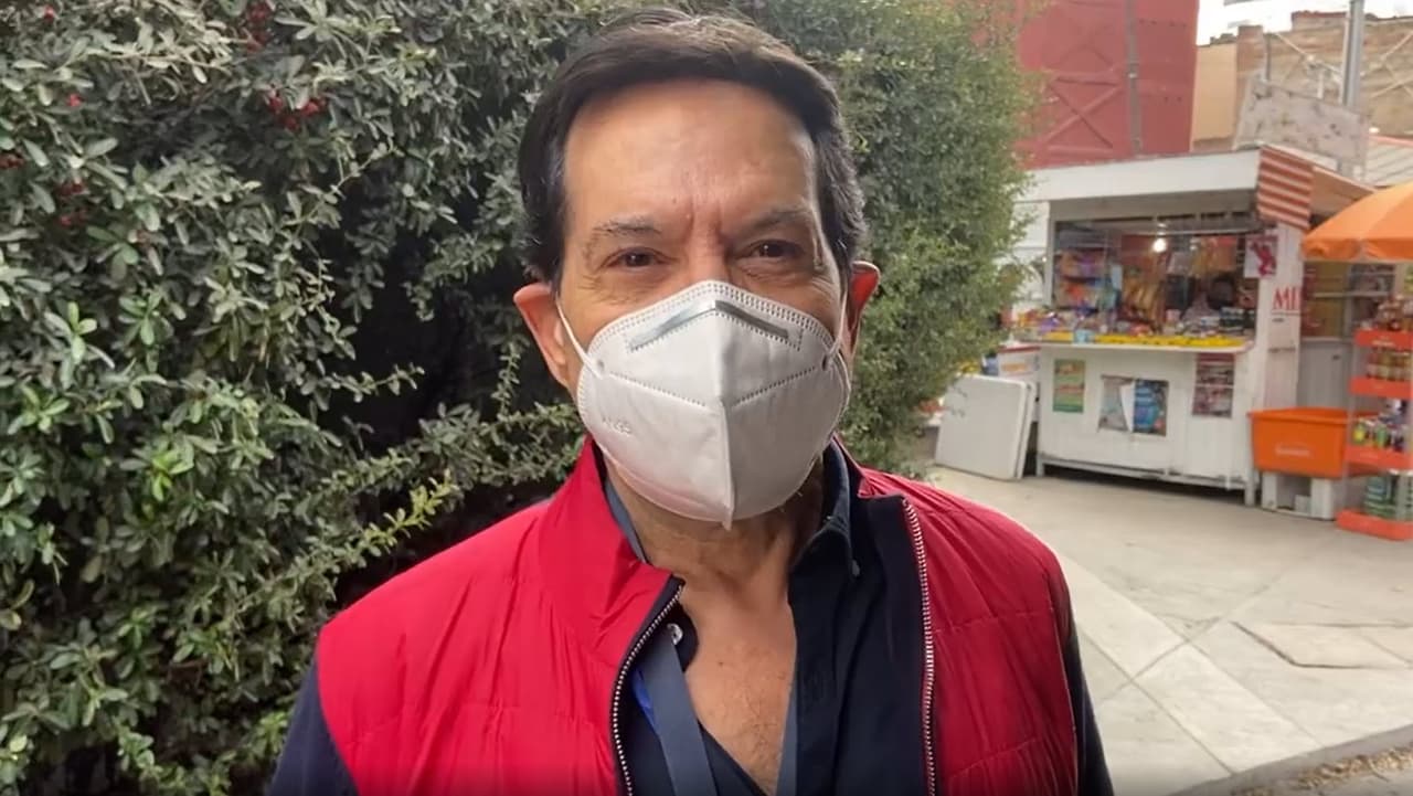 El periodista de espectáculos deberá regresar a Miami para la aplicación de la segunda dosis y
<b><a href="https://www.univision.com/shows/despierta-america/pepillo-origel-recibe-vacuna-miami">desea que la polémica no influya</a></b>.
<br>