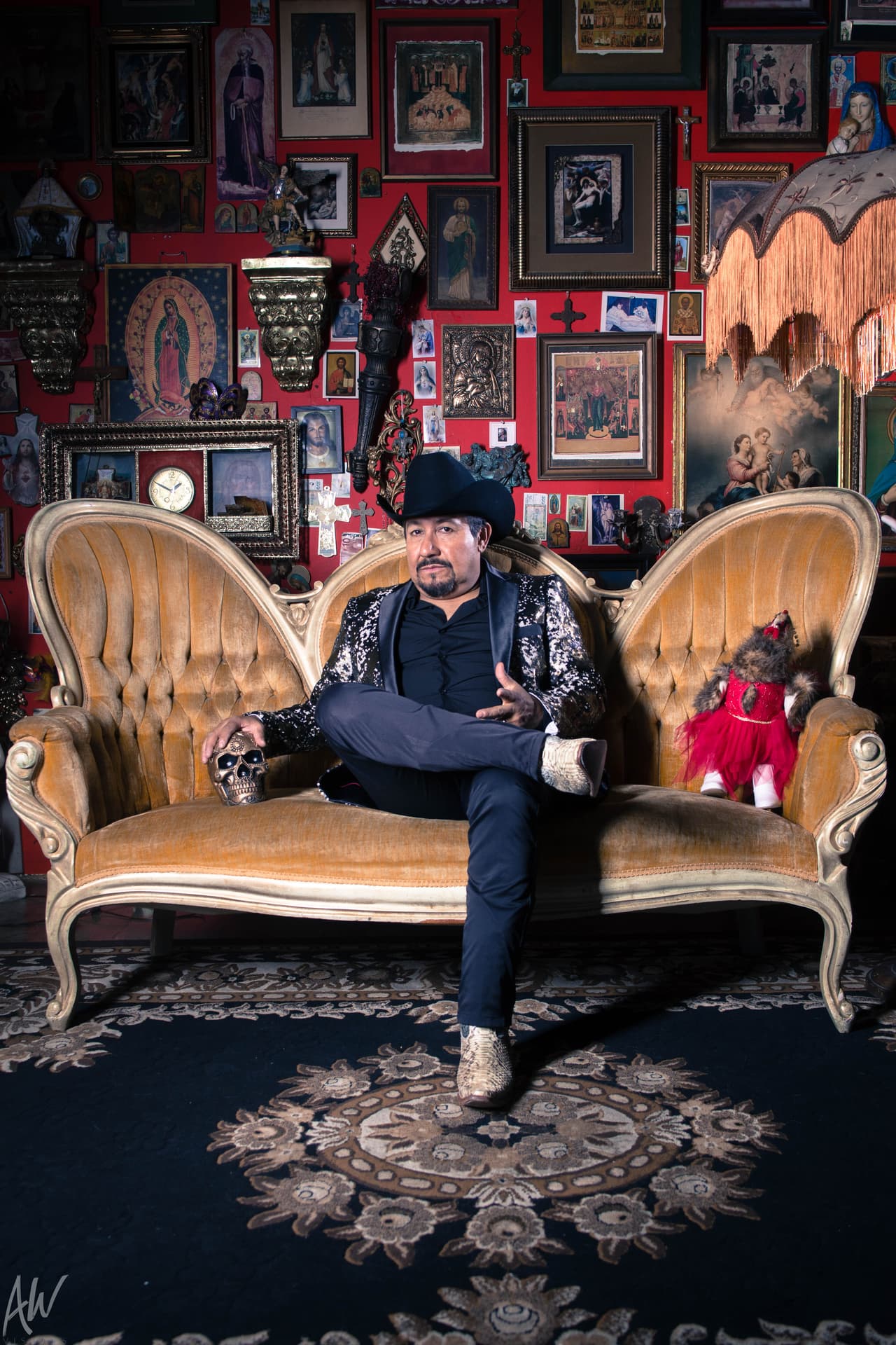 Y la seriedad de El Feo, junto a su Gallina Vidente, admiran a cualquiera. ¿Quién podría ser tan ocurrente como él?