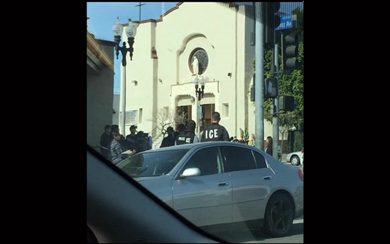 Denuncian presencia de ICE afuera de una iglesia, pero eran actores que grababan una película