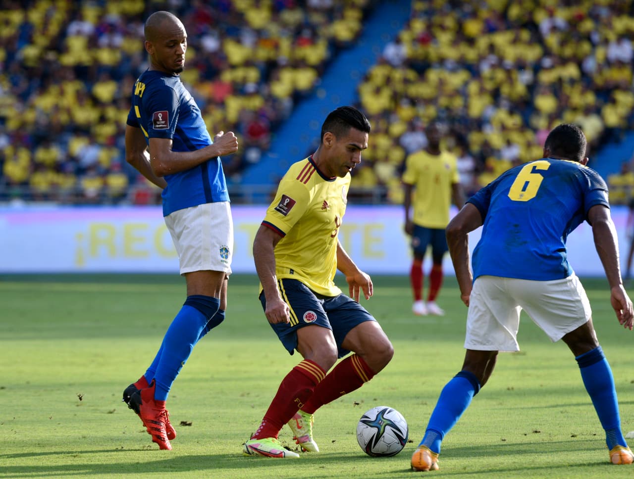 Colombia terminó con el paso perfecto de Brasil al sacar un empate sin goles.