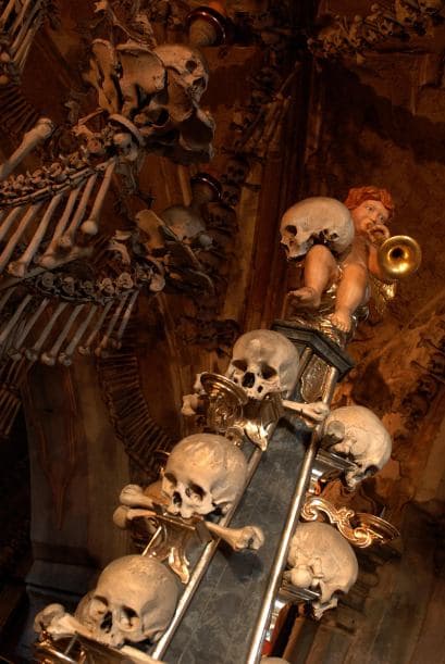 Esto hizo que miles de personas de Europa Central se quisieran enterrar en ese lugar que consideraban santo.