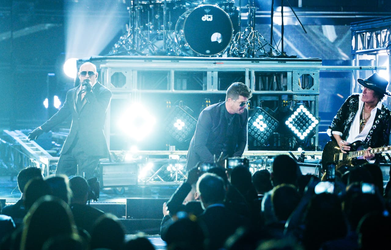 <b>2016</b>
<br>Premio Lo Nuestro vuelve a hacer historia y es que ese año juntó en un mismo escenario al guitarrista de la banda de rock Aerosmith, Joe Perry, al cantante Robin Thicke y a Pitbull.