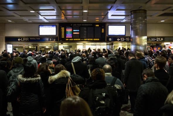 La ciudad que nunca duerme, hoy es azotada por una tormenta que no sólo la ha paralizado, sino que ha dejado a miles varados en aeropuertos nacionales e internacionales. Impresionantes las estampas de #NuevaYork el 26 de enero de 2015, una día para la historia de la 'Gran Manzana'