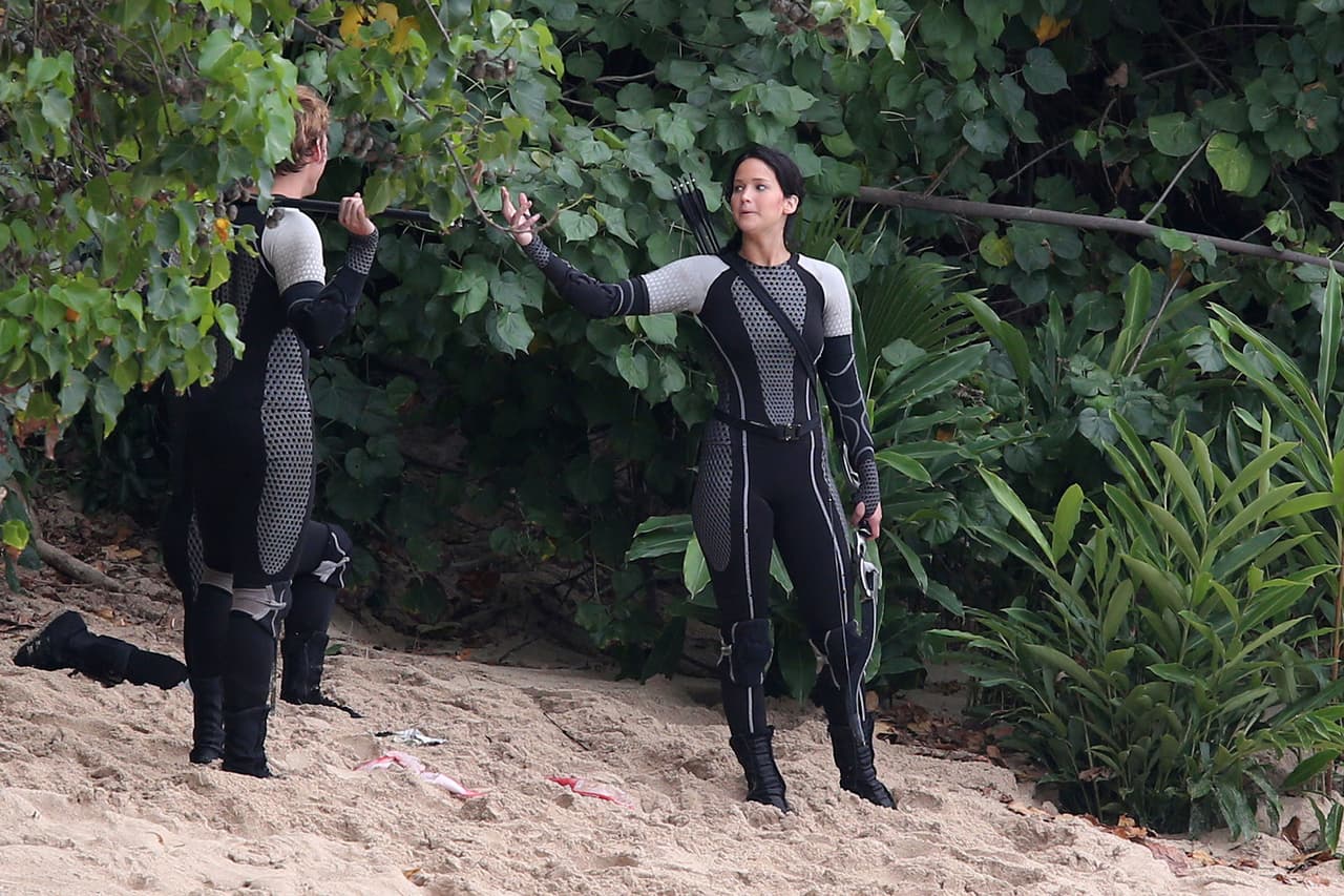 Indicó en una entrevista otorgada en el 2010 a la agencia de noticias AP, que el hecho de sentarse a ver televisión y cambiar cada canal hasta ver las diferentes guerras como un show más, era muy parecido a lo que sucede en sus libros.