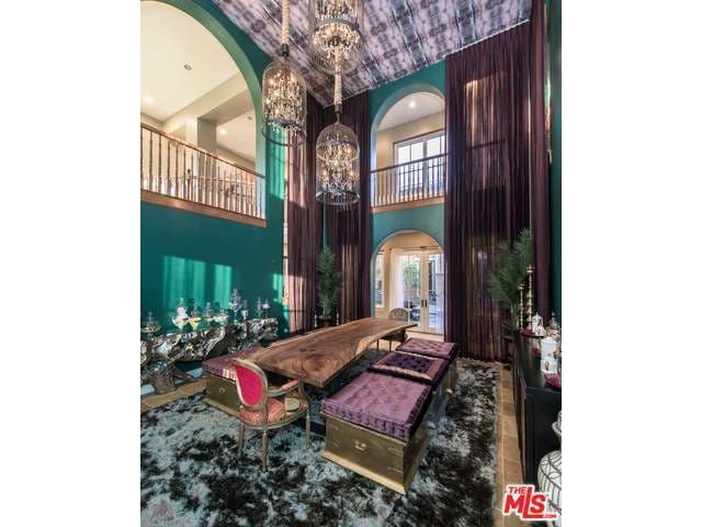 En el comedor podemos ver el exquisito gusto de la cantante