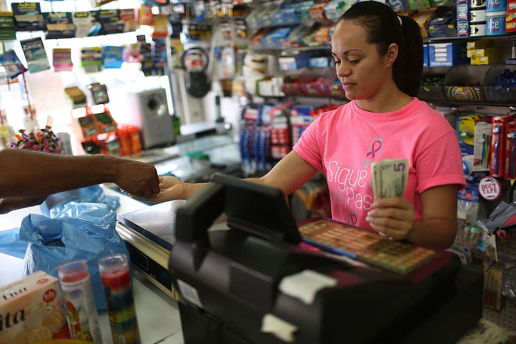 Advierten al gobierno de Puerto Rico que "en cuestión de meses no podrá pagar por servicios esenciales"