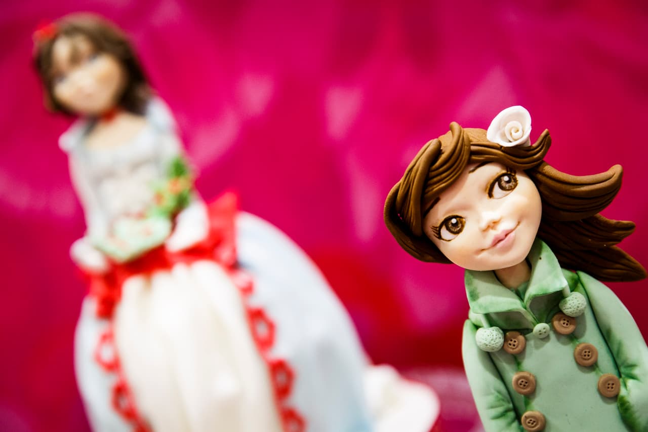 'The Cake and Bake Show' resultó todo un reto para los participantes, quienes dejaron volar su imaginación y trabajaron arduamente para lograr los pasteles con los diseños más lindos, incluyendo figuras de 'bambi' y flores hechas de fondane muy a la 'Vintage'.